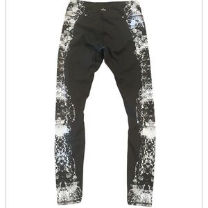 ALO Yoga Black and White Leggings with Pattern Size Small